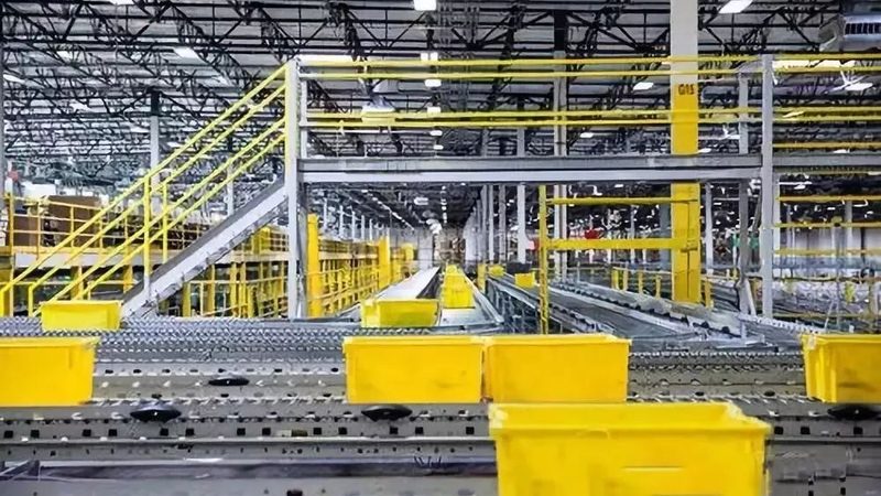 通常情况下，轻型货架每米价格中是否包含立柱横梁，取决于以下因素：